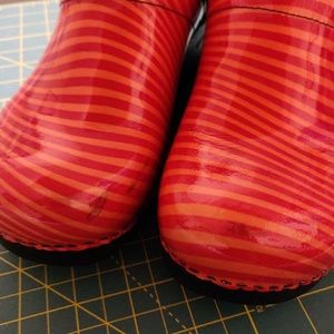 Dansko size 40 red and orange